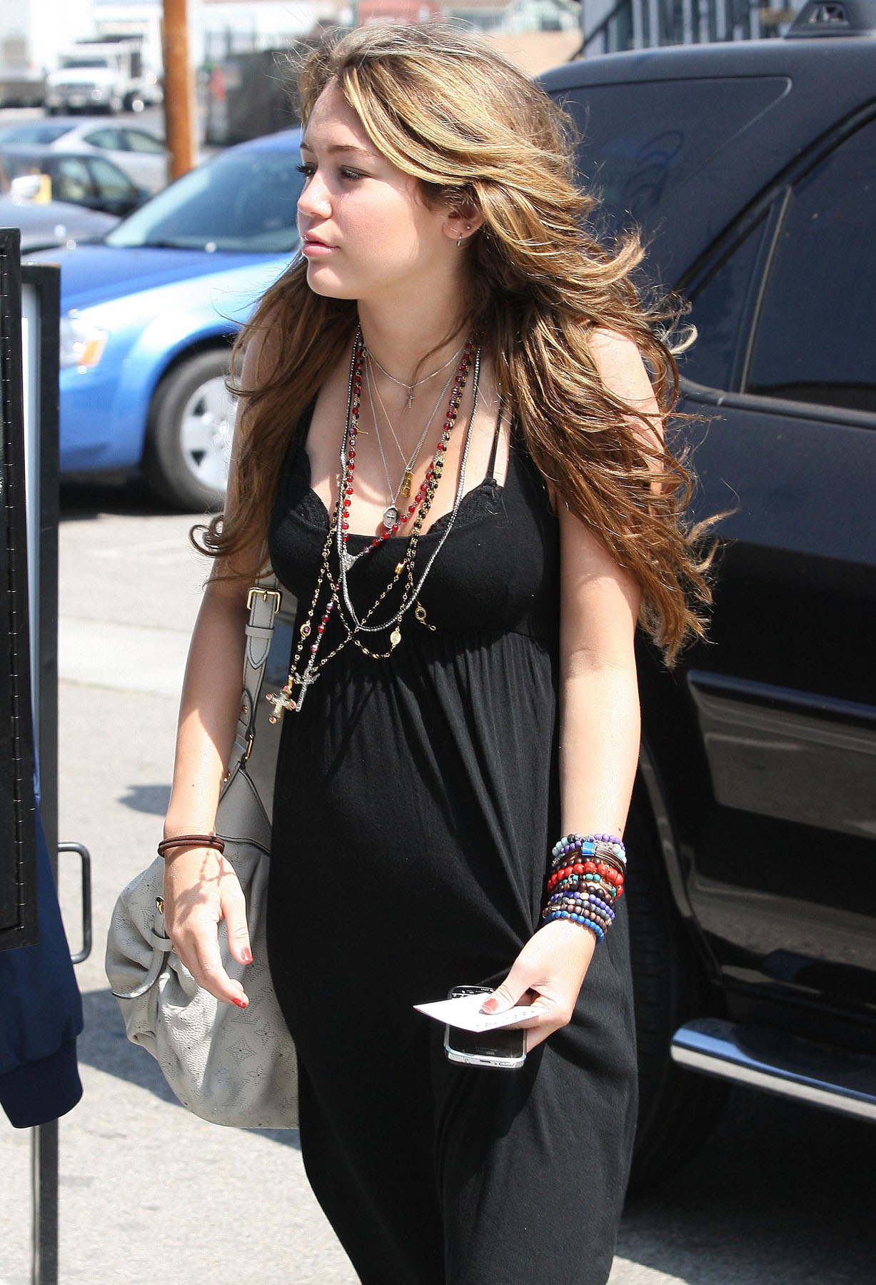 Miley-Cyrus-20090831_Out-n-About-Studio-City_May09_15135.jpg
