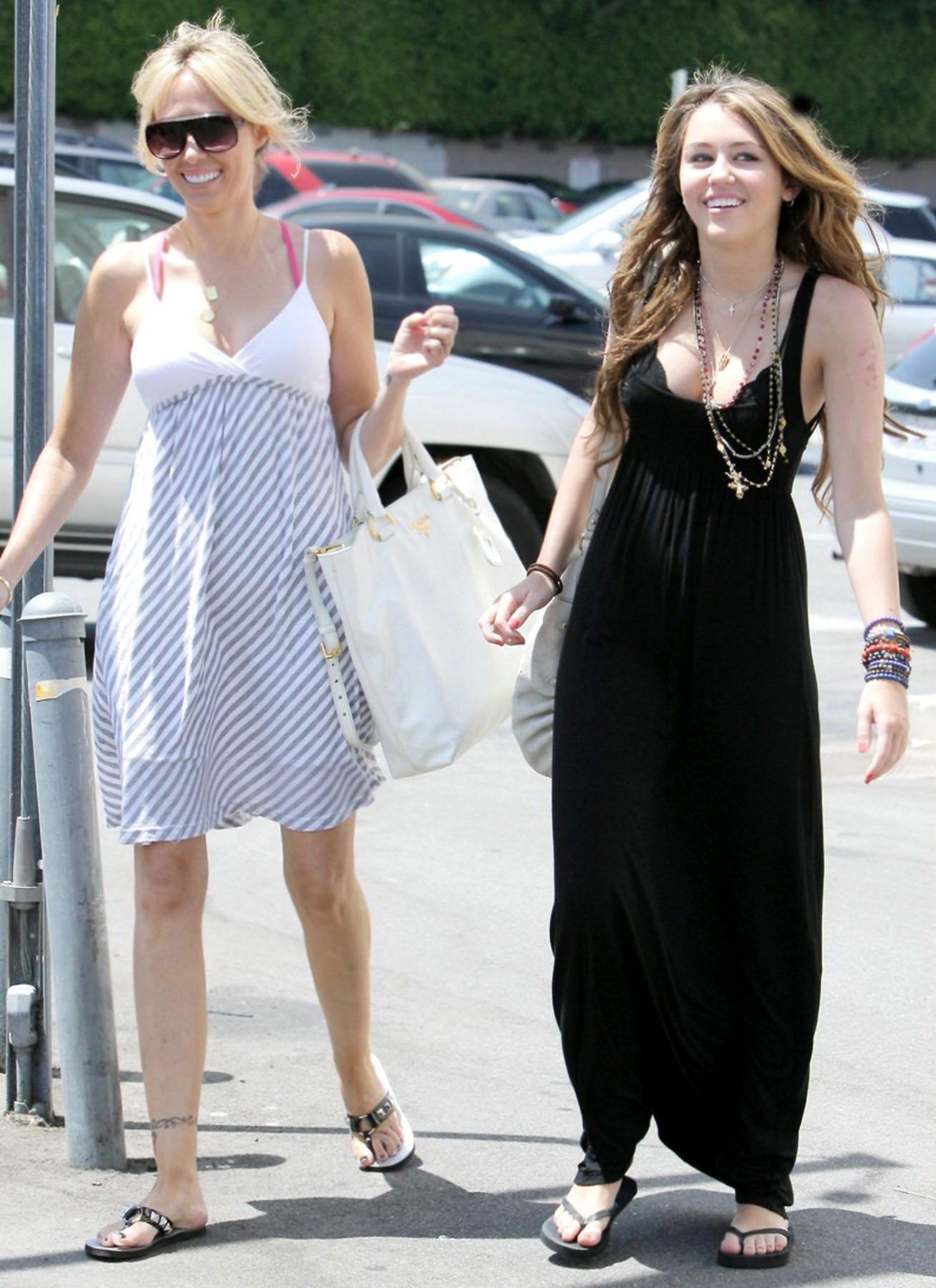 Miley-Cyrus-20090831_Out-n-About-Studio-City_May09_22880.jpg