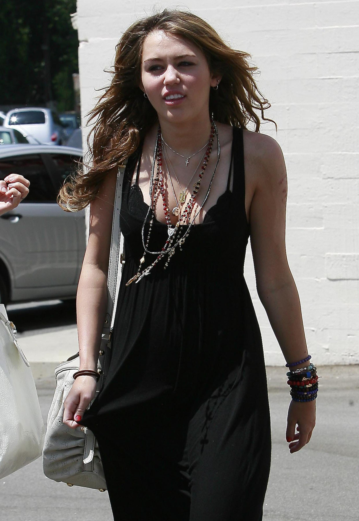 Miley-Cyrus-20090831_Out-n-About-Studio-City_May09_11981.jpg