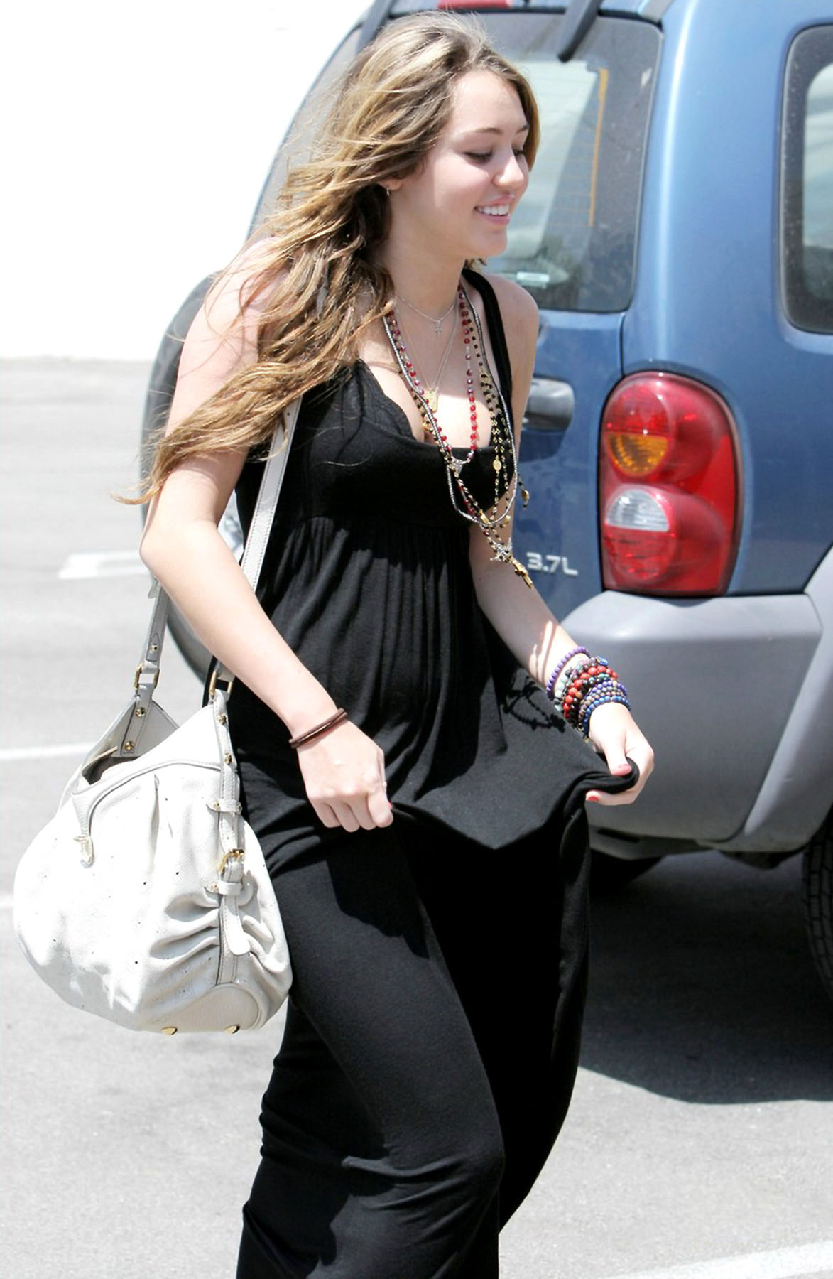 Miley-Cyrus-20090831_Out-n-About-Studio-City_May09_14891.jpg